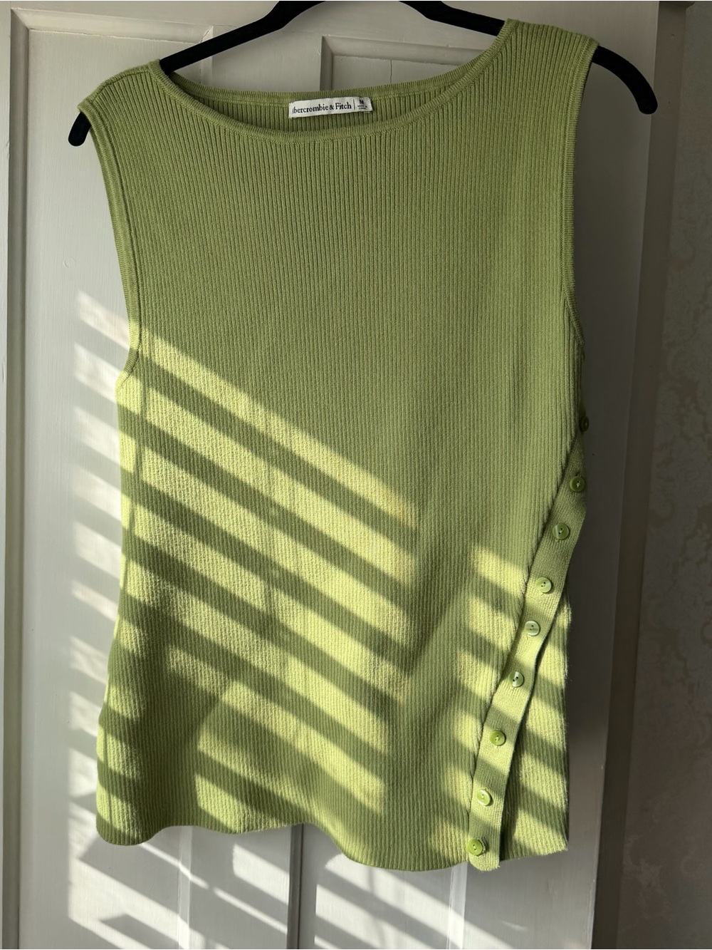 Abercrombie & Fitch green knit shell with asymmetric buttons
